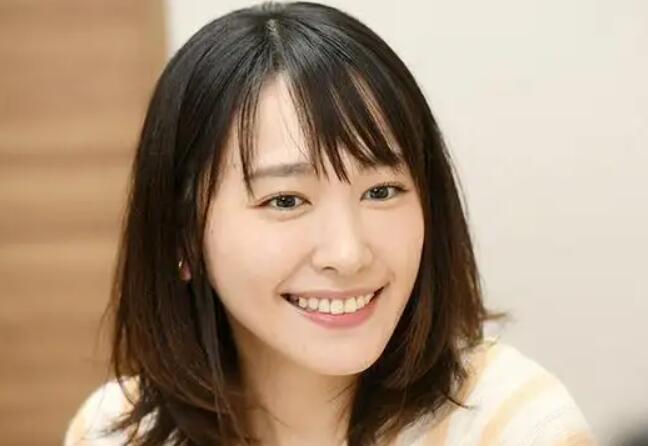 新垣结衣双眼皮是割的吗?效果自然吗?来看对比照!