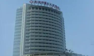 殷东京双眼皮水平怎么样?整形医生简介、坐诊医院介绍!