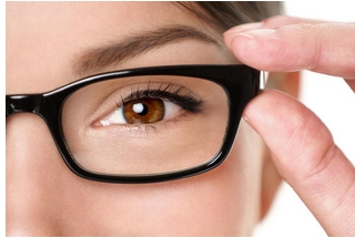 戴眼镜会让眼睛变形吗？眼镜鼻托会压塌鼻梁吗？怎样能让视力慢慢变好！学起来~