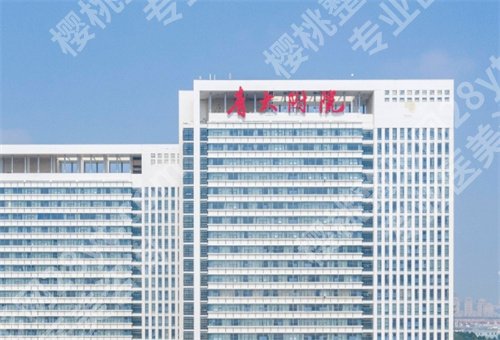 青岛大学附属医院隆胸专家怎么样?人气医生推荐,速速围观