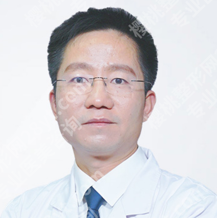 易成刚医生缩胸怎么样?5大核心维度+真实案例,揭秘“巨乳拯救者”实力