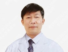 2026年去广州看眼底病，找哪位三甲公立医生比较好？