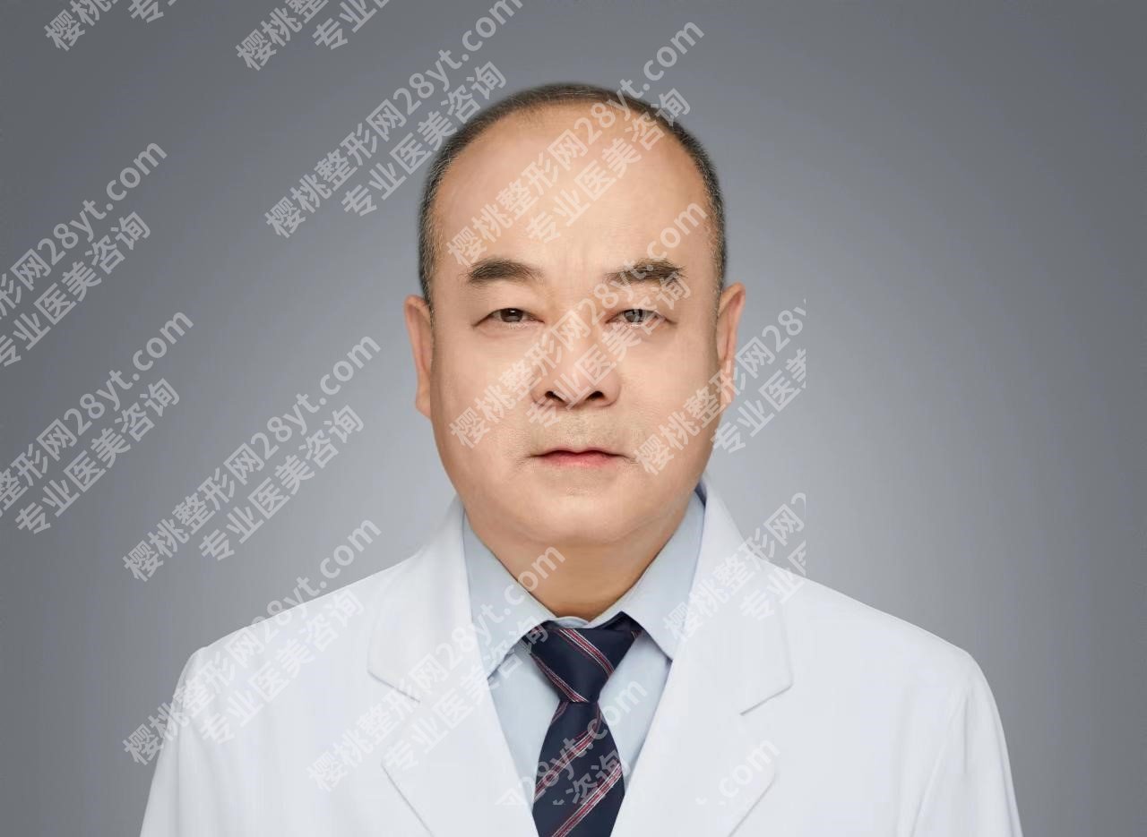 2026年去广州看眼底病,找哪位三甲公立医生比较好?
