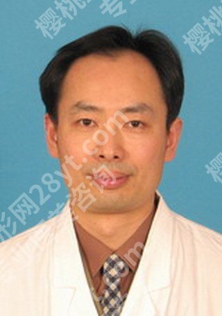 2026年去广州看眼底病,找哪位三甲公立医生比较好?