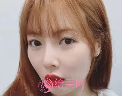 金泫雅素颜长什么样子？和日常浓妆相差很大吗？戳进来看对比照