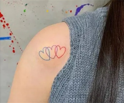 泫雅的纹身蕴藏什么秘密？竟然今天才知道她有么多纹身！戳进来！