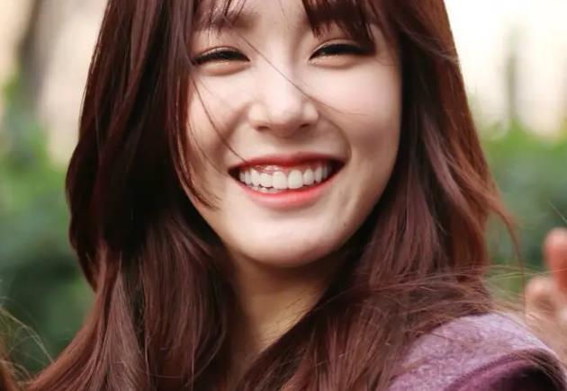 Tiffany黄美英整容前长什么样子？现在的热度还高吗？