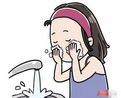油性皮肤用什么洗面奶?油性皮肤是由什么造成的呢?每天注意这些,皮肤重现细腻光泽!