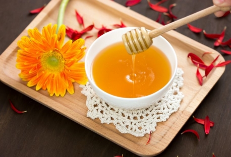 蜂蜜水什么时候喝效果佳？每天都喝的话会有危害吗？快来学会美容养颜小妙招吧！
