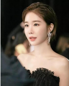 刘仁娜整容前是什么样子的呢?整容痕迹明显却不妨碍美!展现自我魅力~