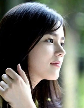 韩佳人整容前什么样？到底整容了吗？还是真正的母胎美女呢~