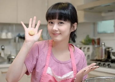 张娜拉童颜美女照片曝光!张娜拉生活中的一面是怎样的!维持秘诀是什么?