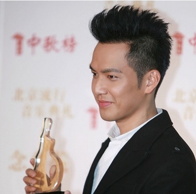 男胖人适合的发型有哪些?建议留这6款清爽短发,显瘦还帅气!