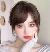 额头宽适合什么发型？巧用发型额头都小一圈啊！精致小脸显出来~
