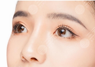 金皇后做双眼皮怎么样？关注医生信息及技术优势！附内双变双眼皮真实案例！