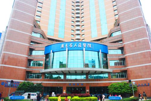 广东省人民医院邓健简历介绍-医生自体软骨隆鼻案例:妈生鼻~