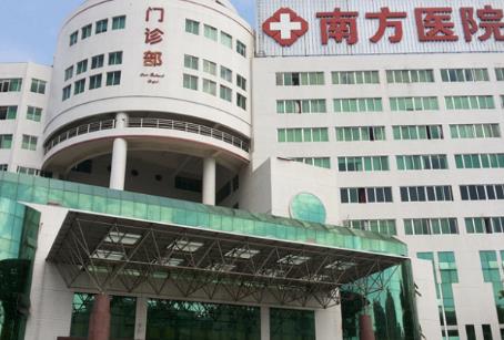 罗勇眼部手术怎么样？做双眼皮的风格如何？眼部整形收费表