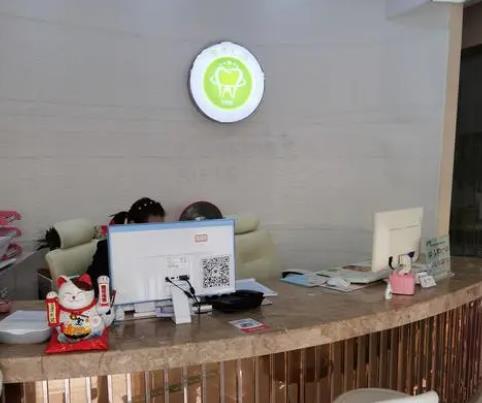 上海康态口腔牙齿矫正价格如何?院内口碑医生介绍!牙齿美白对比