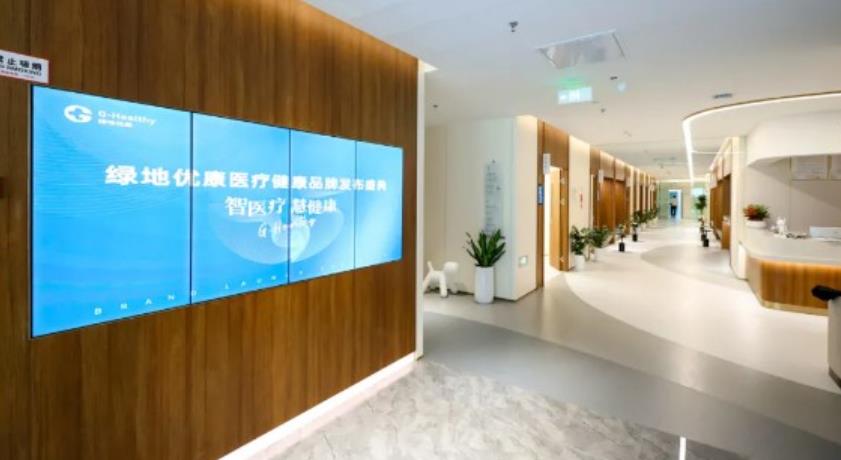 上海绿地优康医疗美容门诊部去眼袋怎么样？真人做眼袋手术对比照曝光！