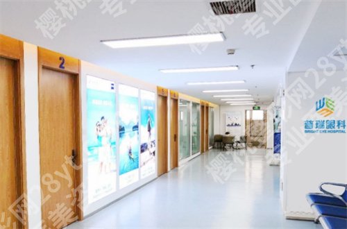 新疆近视眼手术排名管理，公立与私立眼科均不错