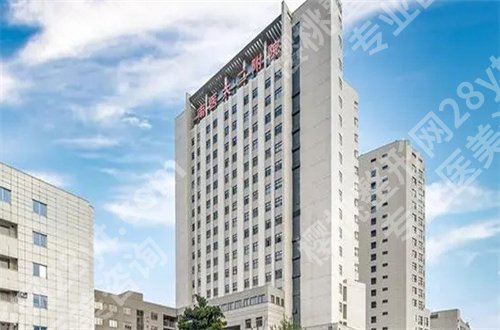 南京假体隆胸哪家医院好？5家公立医院上线了