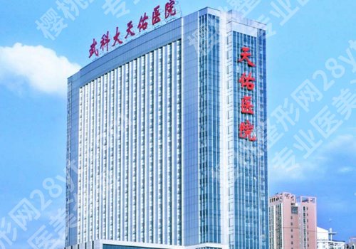 王小民医生六十岁还能给病人做拉皮吗？医生信息及擅长项目介绍！