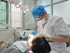 蚌埠医学院第一附属医院口腔科王栋怎么样？三甲牙医的＂微创拔牙+精准种植＂双绝技术揭秘